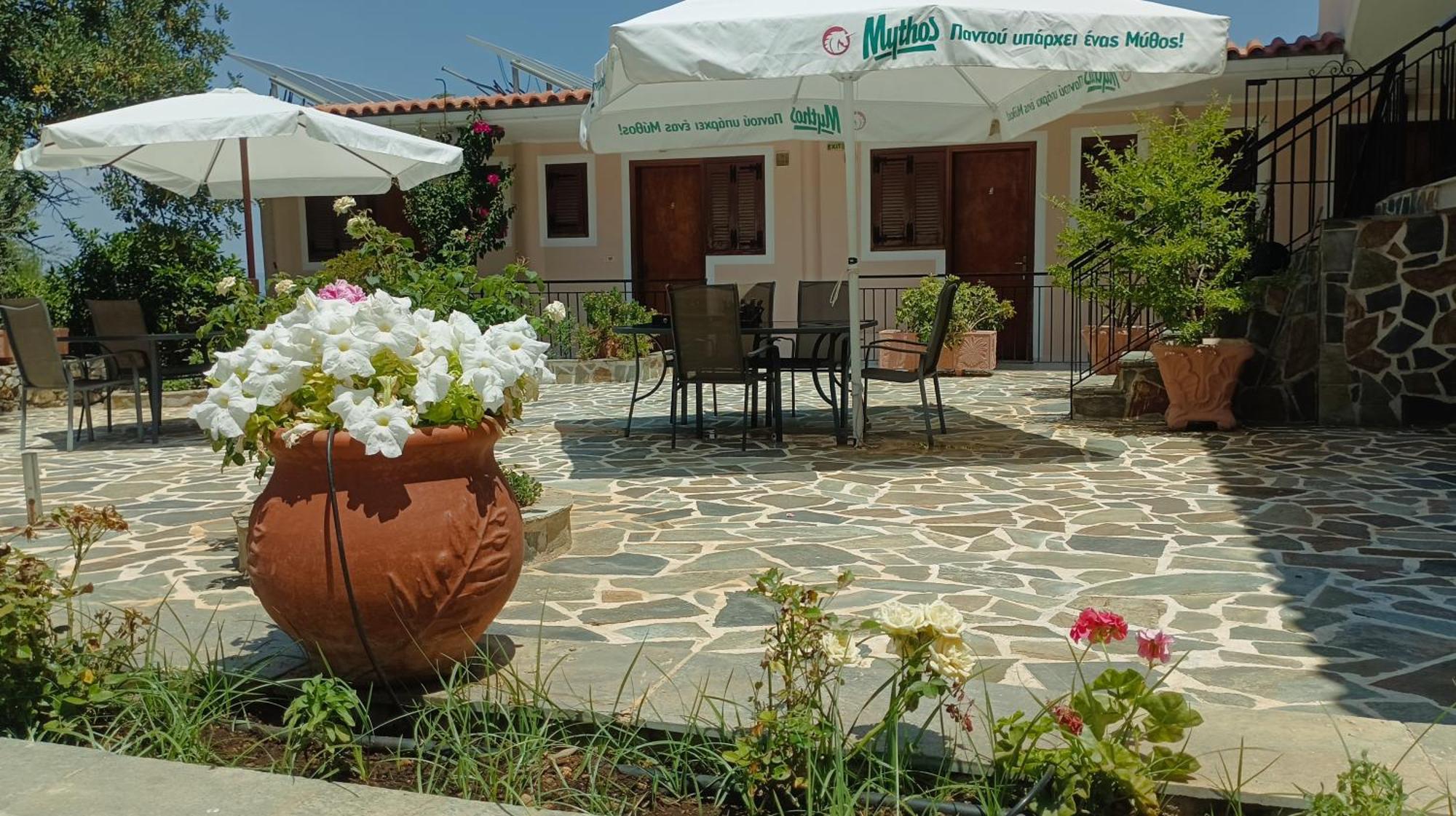 Studios Zaritsi Tiros Exterior photo